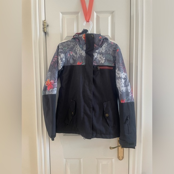 Roxy Winter Jacket - Picture 6 of 6